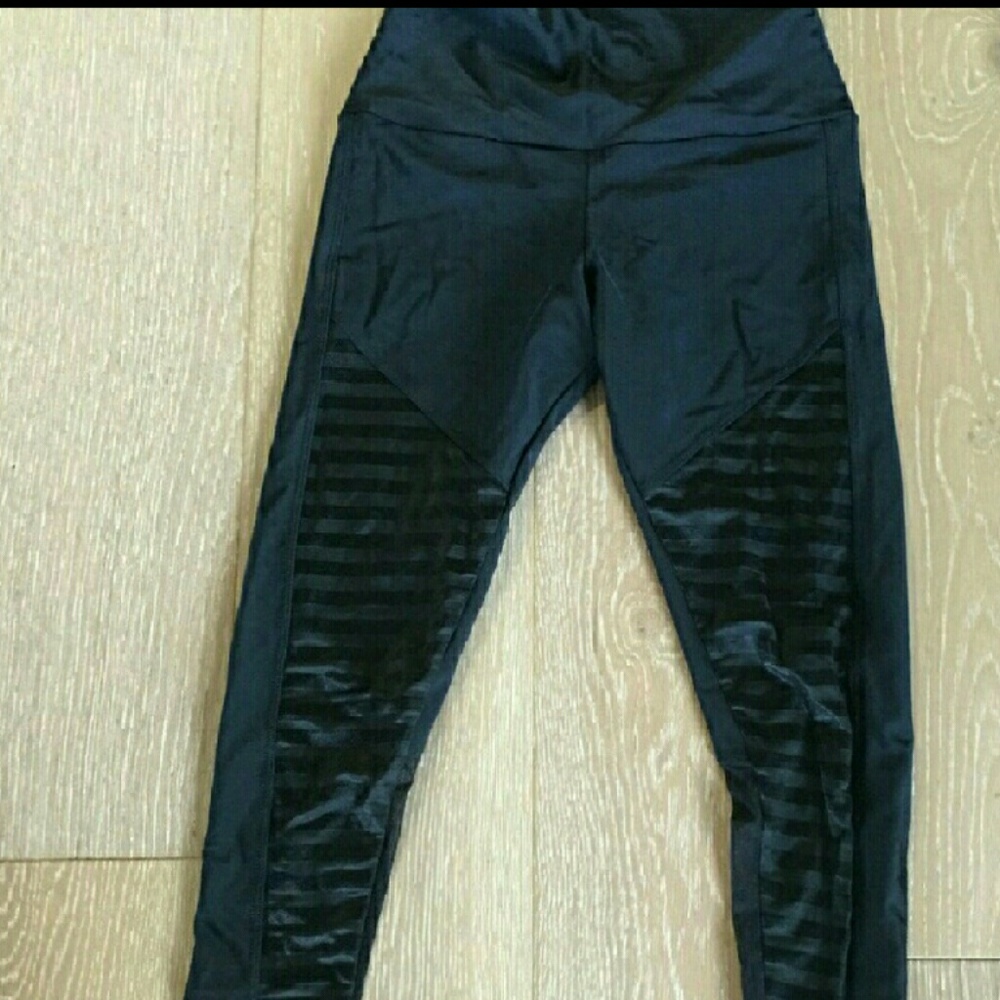 Cute Onzie Mesh Striped Leggings